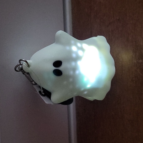Bath and Body work GLOW IN THE DARK Ghost  pocket sanitzer holder - Picture 2 of 5